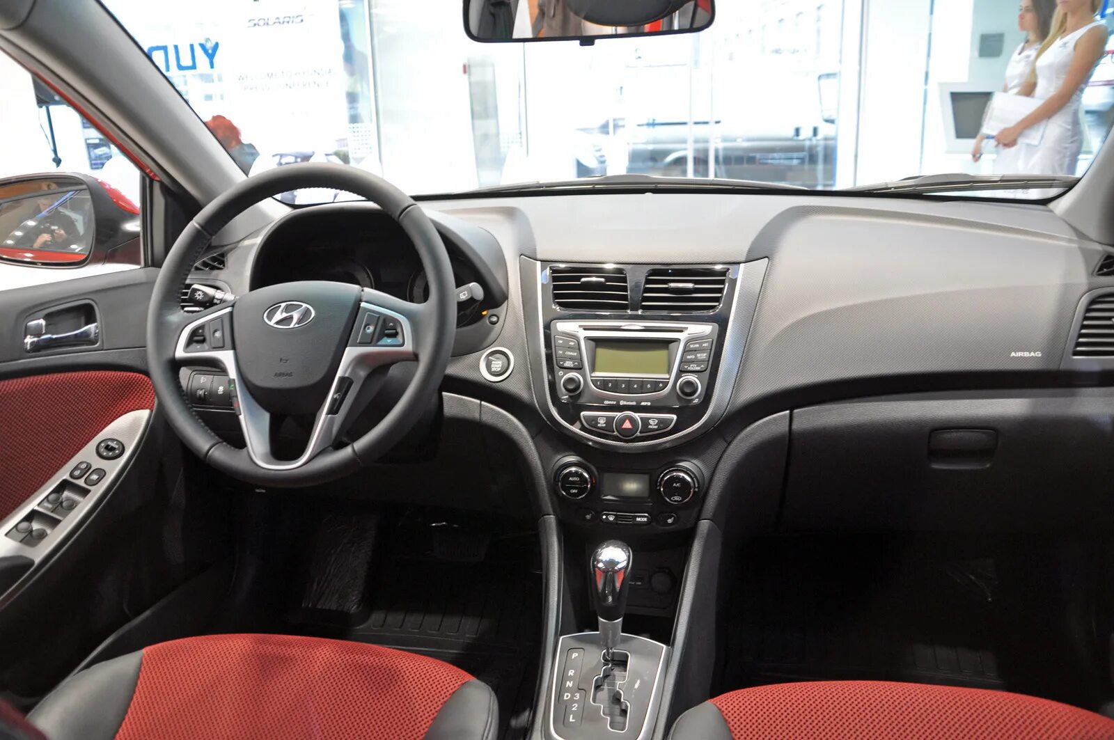 Хендай солярис хэтчбек 2012 салон. Hyundai solaris 2014 салон. Хендай солярис хэтчбек 2012 салон. Hyundai solaris 2014 седан салон. Хендай солярис 2014 интерьер.