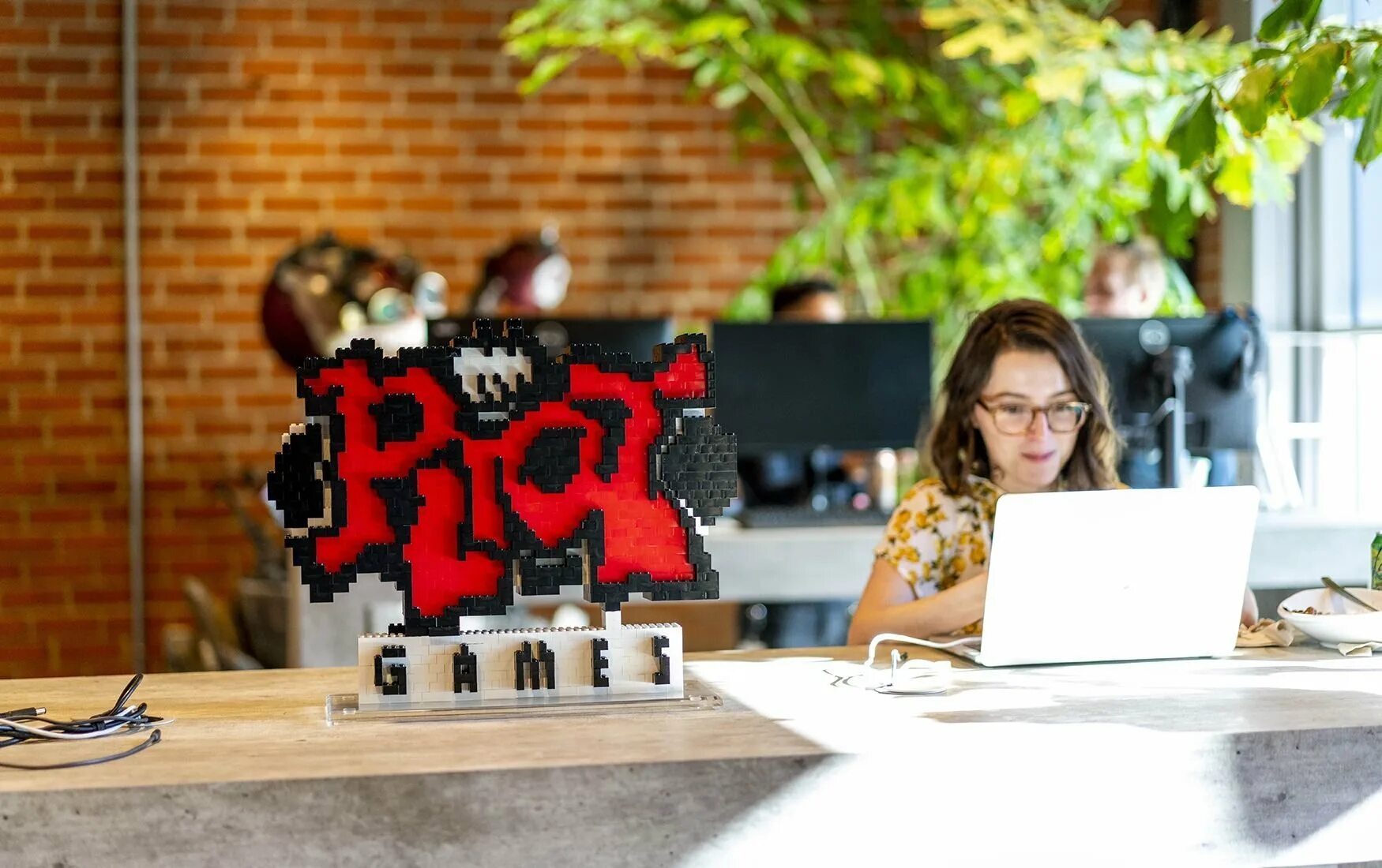 Riot games сайт. Riot games. Офис Райот геймс. Riot games создатель. Ген директор Riot games.