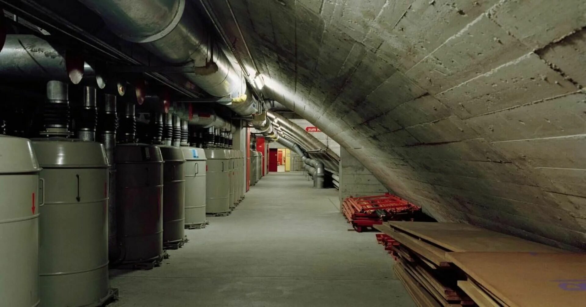 Бункер от ядерного взрыва. Зонненберг бункер. Бункер убежище. Бункер глубиной 110 метров. Туннель Брункер Берг Стокгольме.