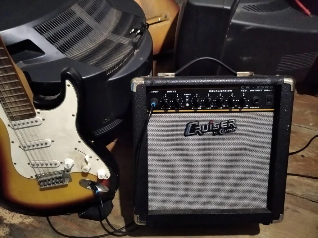 Комбик и шнур. Комбик fender. Электрогитара комбик бу. Электрогитара с комбиком. Электрогитара комбик бу.