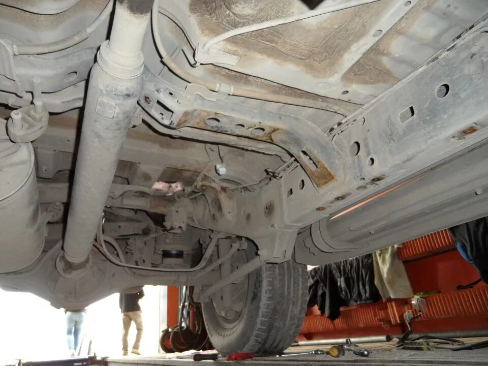Днище тойота королла 120 кузов. Гбо прадо 120. Днище land cruiser 200. Днище prado 150. Днище тойота ленд крузер 200.