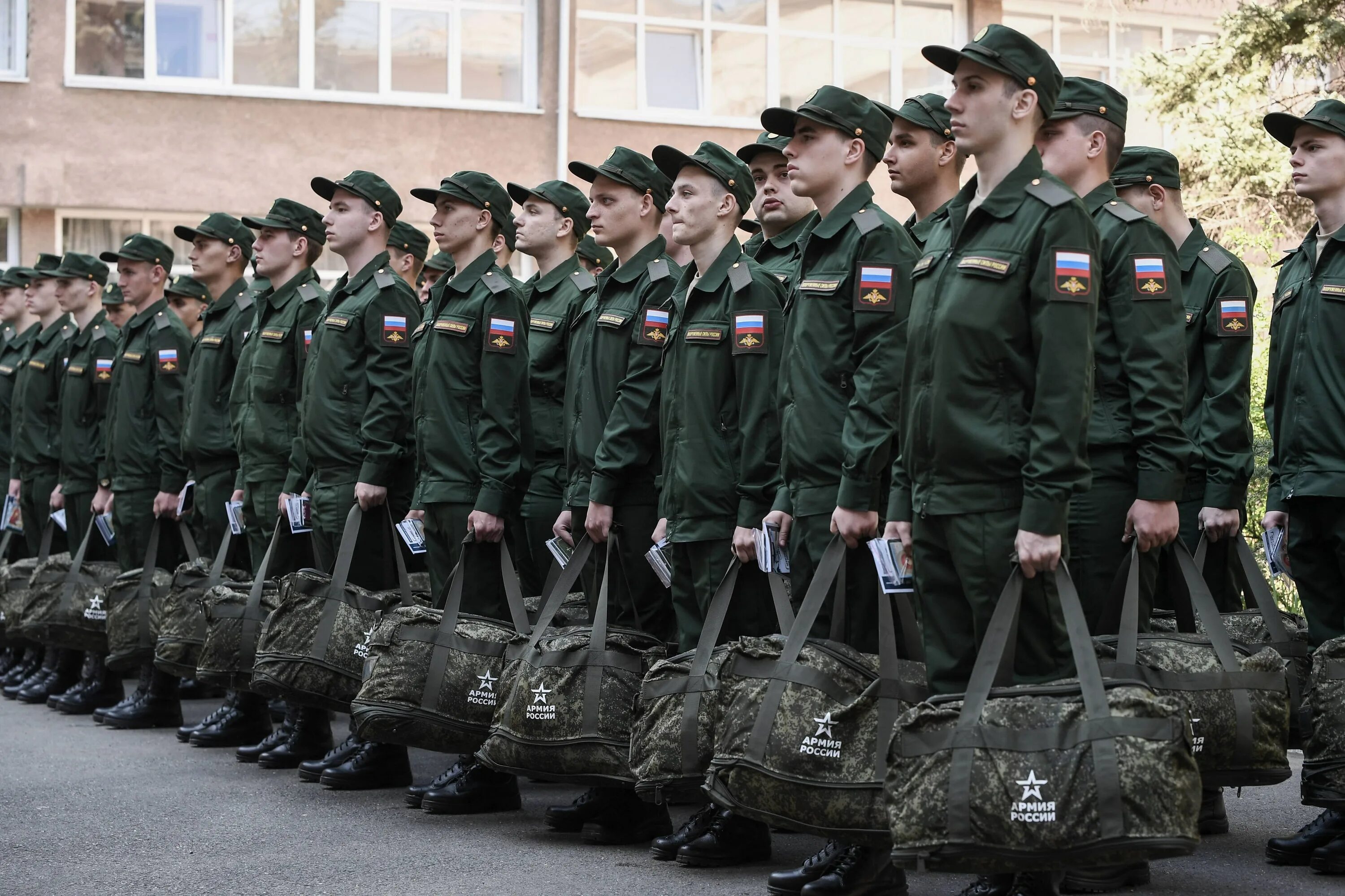 Военный призыв. Весенний призыв. Призывники. Военная форма срочников.