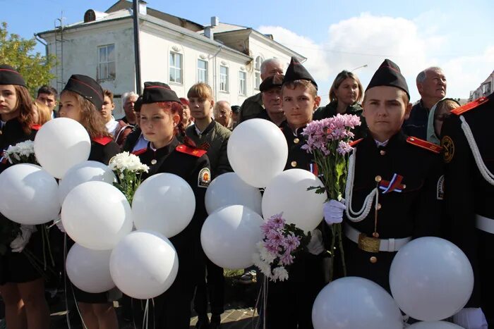 Школа 9 Красногорский Еманжелинский район. Еманжелинский район поселок Красногорский. Челябинская область,Еманжелинский район поселок Красногорский,.... Памятники Красногорский Еманжелинского района. Погода в поселке красногорский