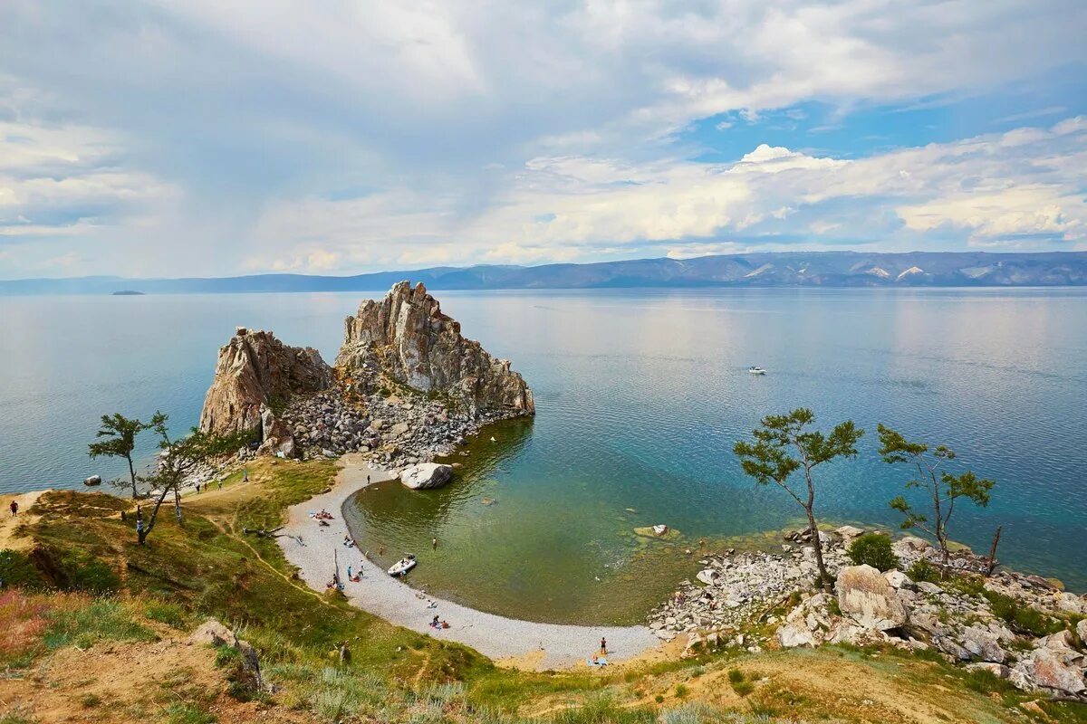 Дерево байкала на ольхоне. Юг острова ольхон. Ольхон байкал. Мыс бурхан на ольхоне. Где остров ольхон.