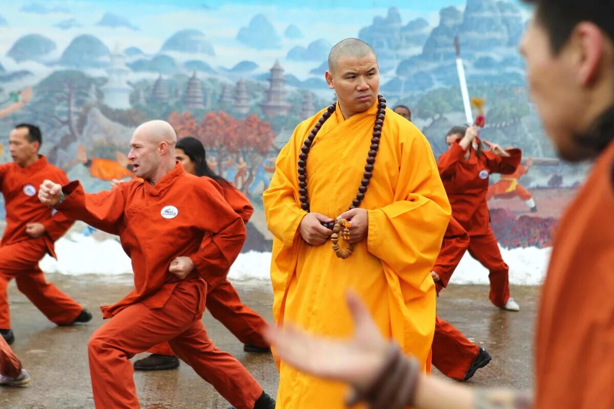 Kung fu kapers. Кунг-фу монастырь Шаолинь. Кунг фу монахи Шаолинь. Монастырь Шаолинь монахи. Боевые монахи монастыря Шаолинь.