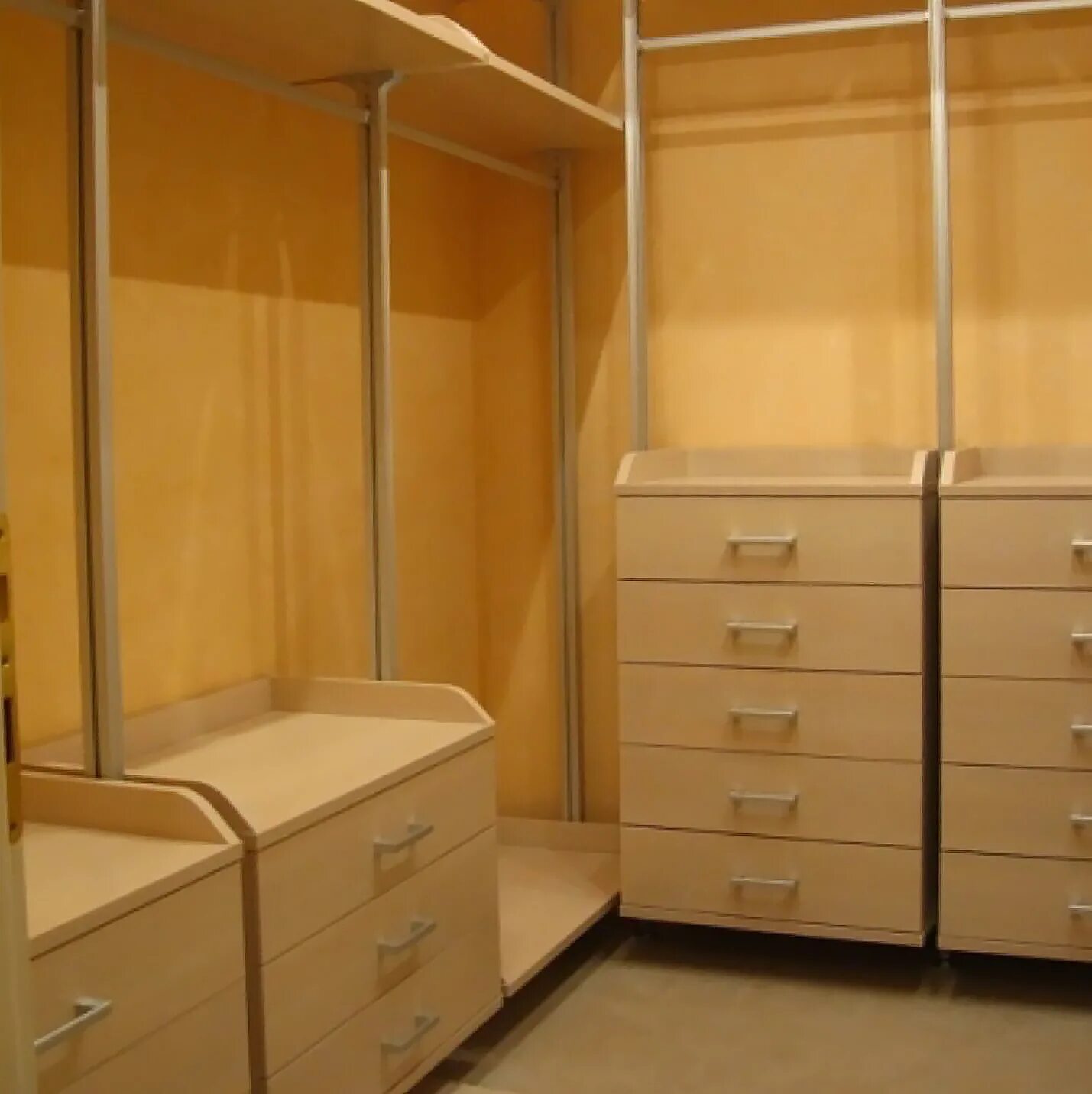 гардеробная 1. 5. 5 кв. маленькая гардеробная. 5 на 1.