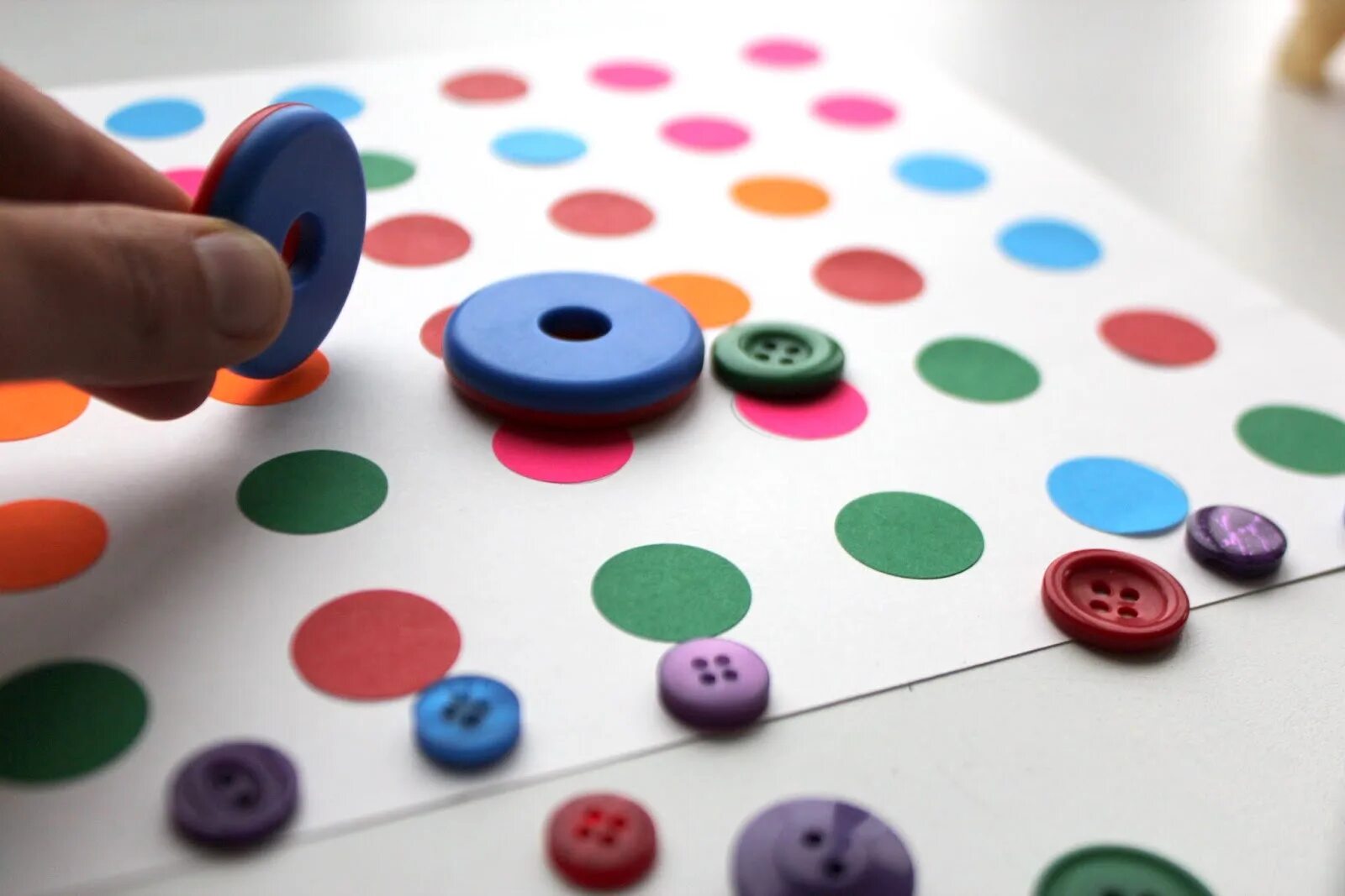 игра пуговицы соединить