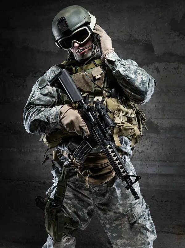 Soldiers radio. Солдат с рацией. Soldier on Radio.