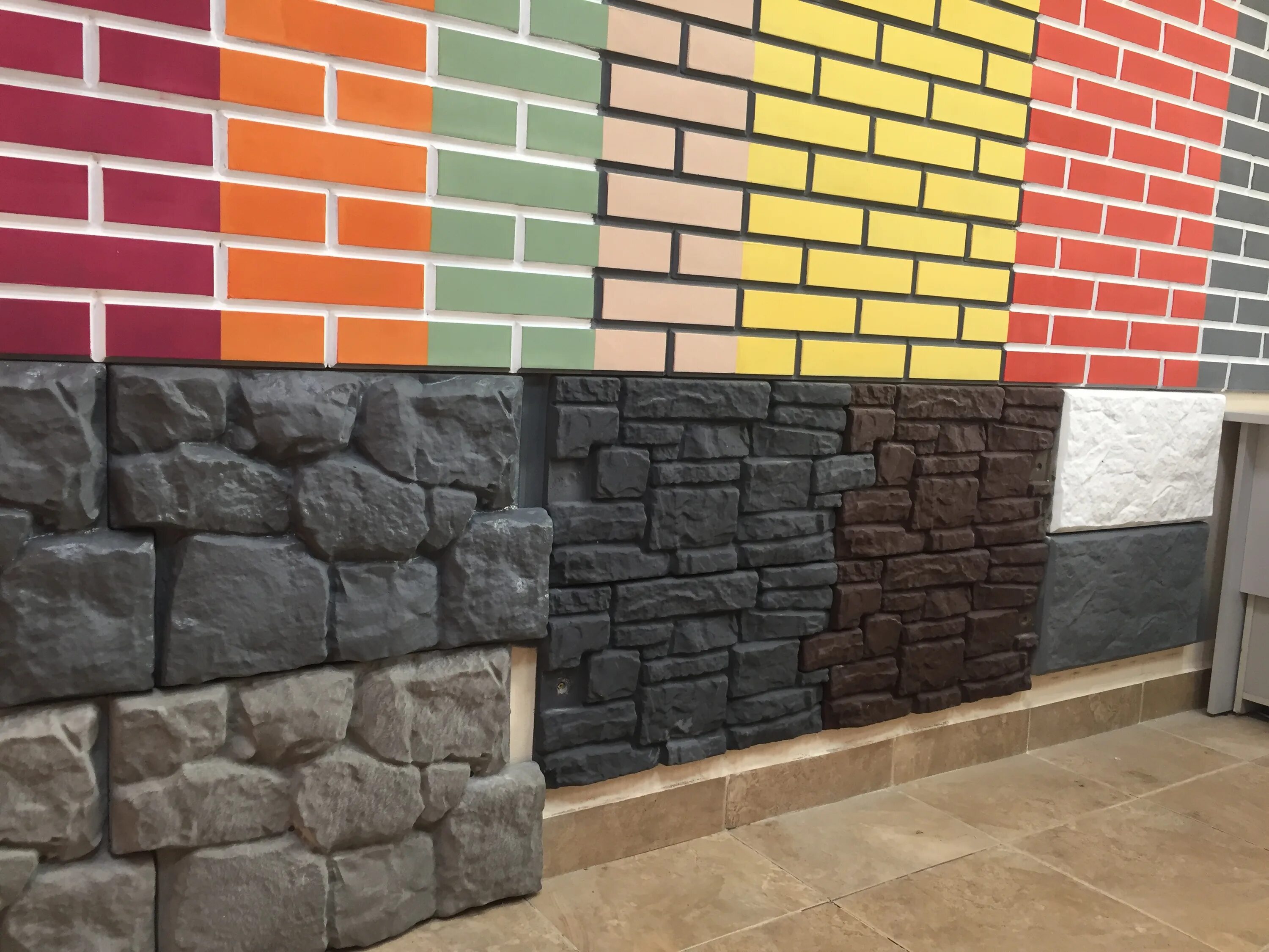 Отделка цоколя фасадными панелями. Фибробетонные панели для фасада роял брик. Фасадная панель (цокольный сайдинг) docke (дёке) stein под камень. Фасадная панель ю-пласт стоун хаус кирпич песочный. Отделка цоколя фасадными панелями.