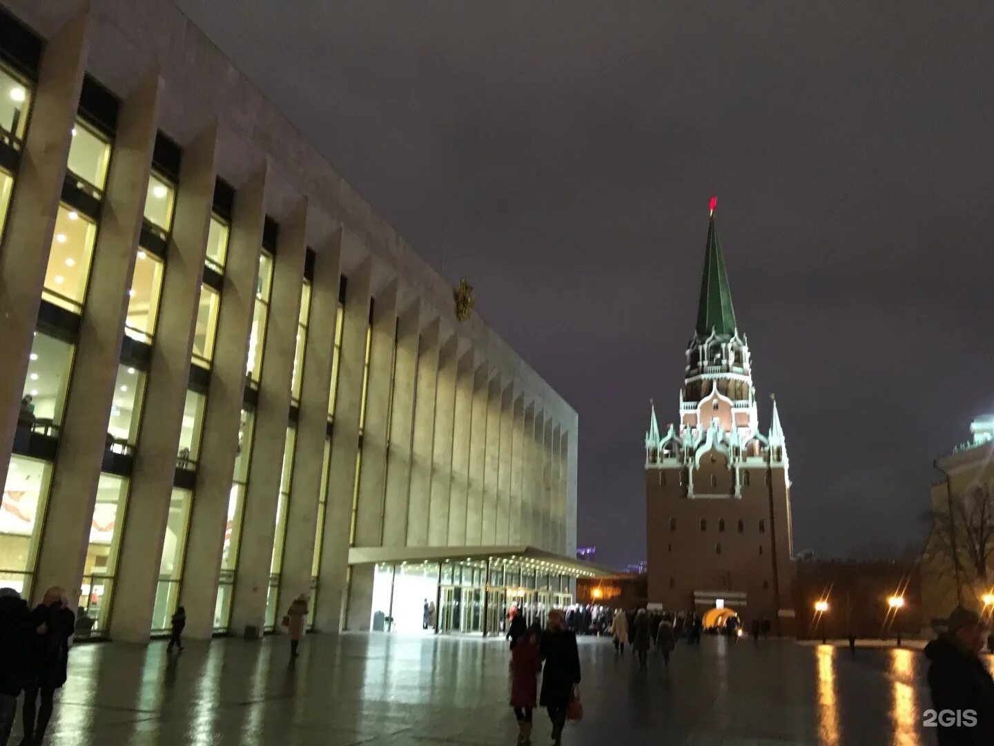 В каком году был построен государственный кремлевский. Московский Кремль дворец съездов. Государственный Кремлевский дворец Москва. Кремль государственный Кремлевский дворец. Посохин Кремлевский дворец съездов.