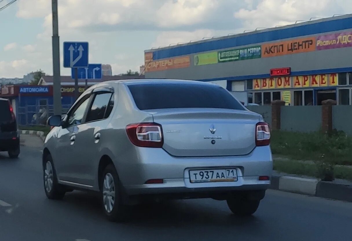 Renault тула. Р406ур 71 Рено Логан. Рено к037аа53. Машина Логан номер 331.