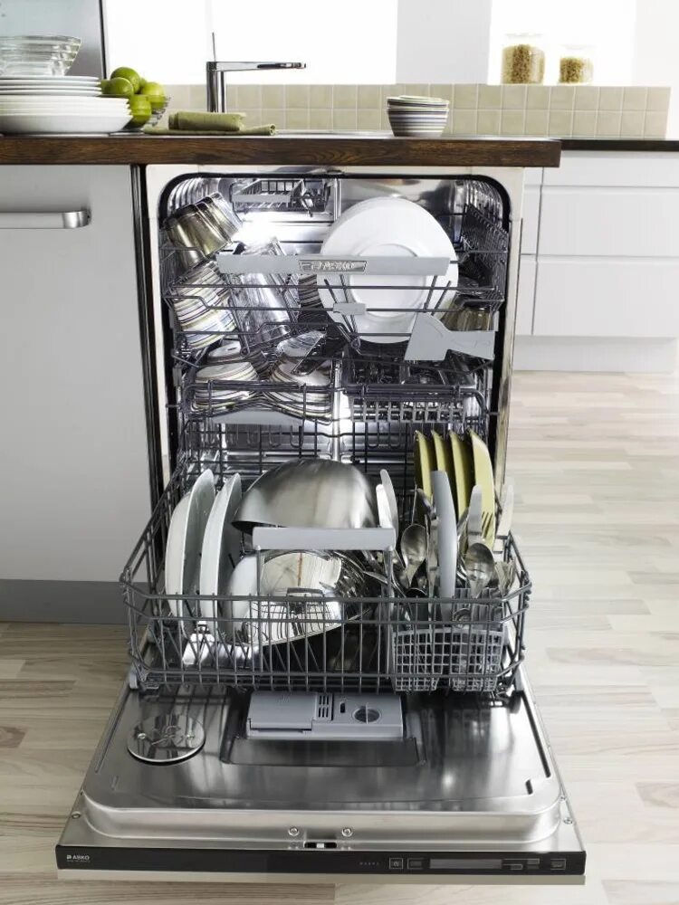 Моющую машинку посудомоечную. Посудомойка Электролюкс 45 мойка посудомойка. Посудомоечная машина Flavia si 60 Enna. Посуда в посудомоечной машине. Посудомоечная машина в интерьере.