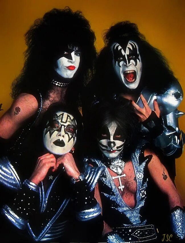 Петь кисс. Джин симмонс kiss. Группа кисс участники. Группа кисс. Группа kiss 2022.