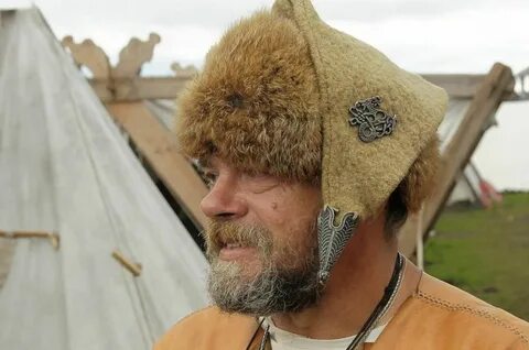 Древние шапки