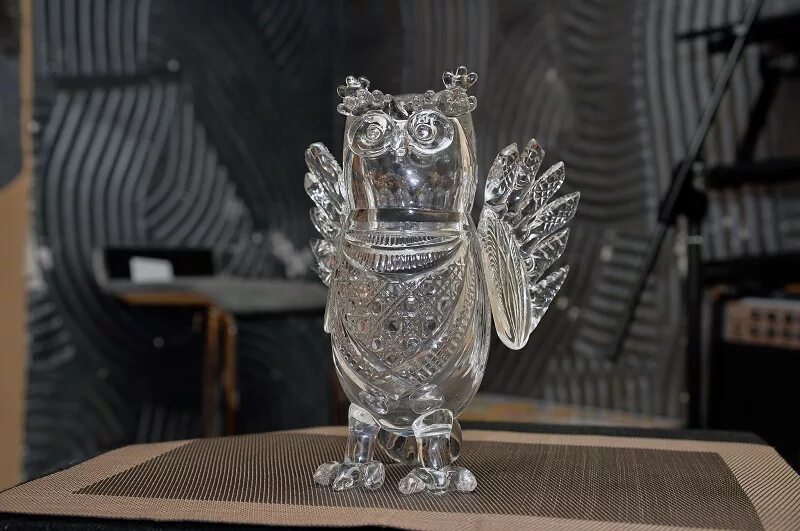 Хрустальная сова статуэтка. Хрустальная сова чгк. Фигурка хрустальной совы. Сова хрусталь. Фигурка хрустальной совы.