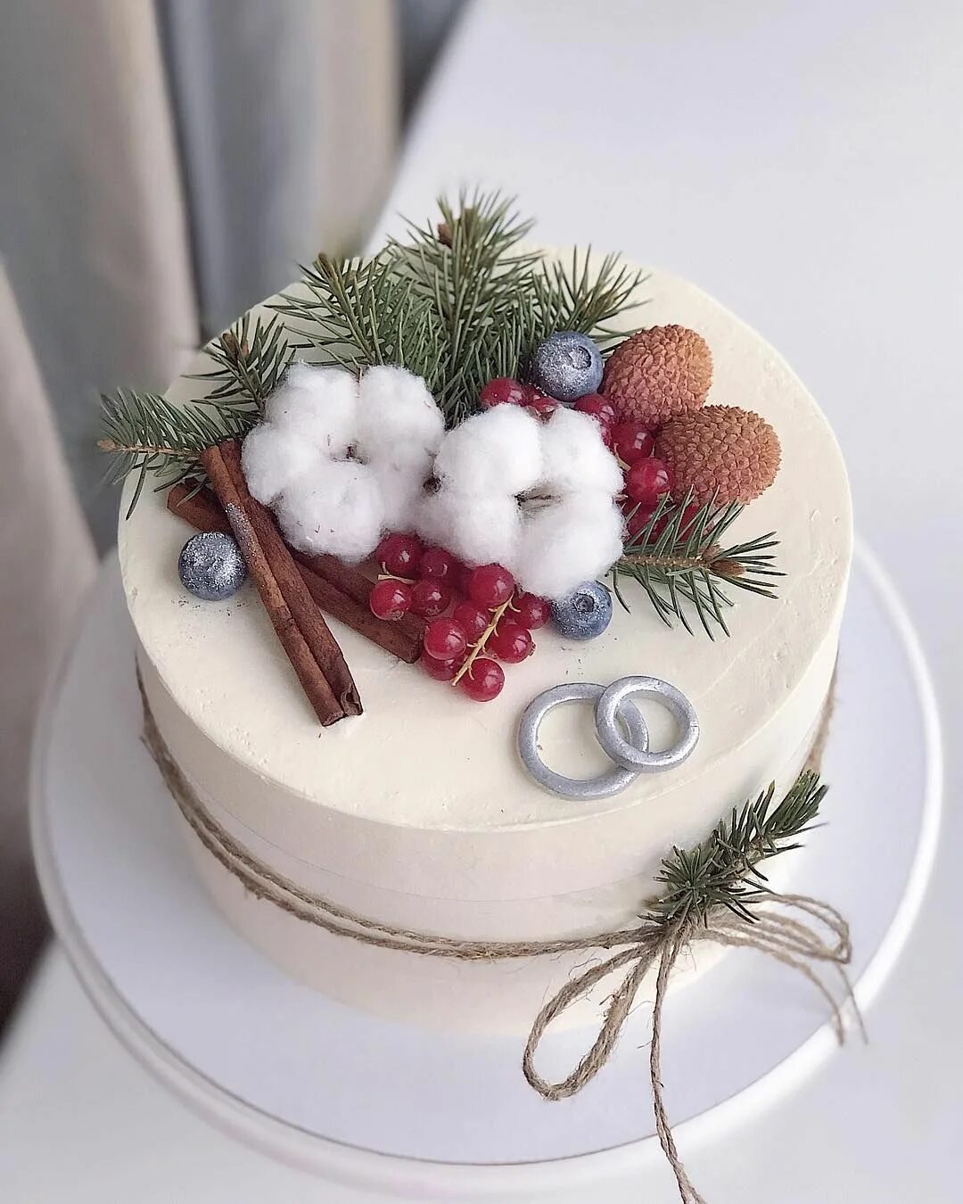 квадратный новогодний торт. новогоднее украшение торта фруктами. необычный торт на новый год. торт на новый год. красивые торты на новый год.