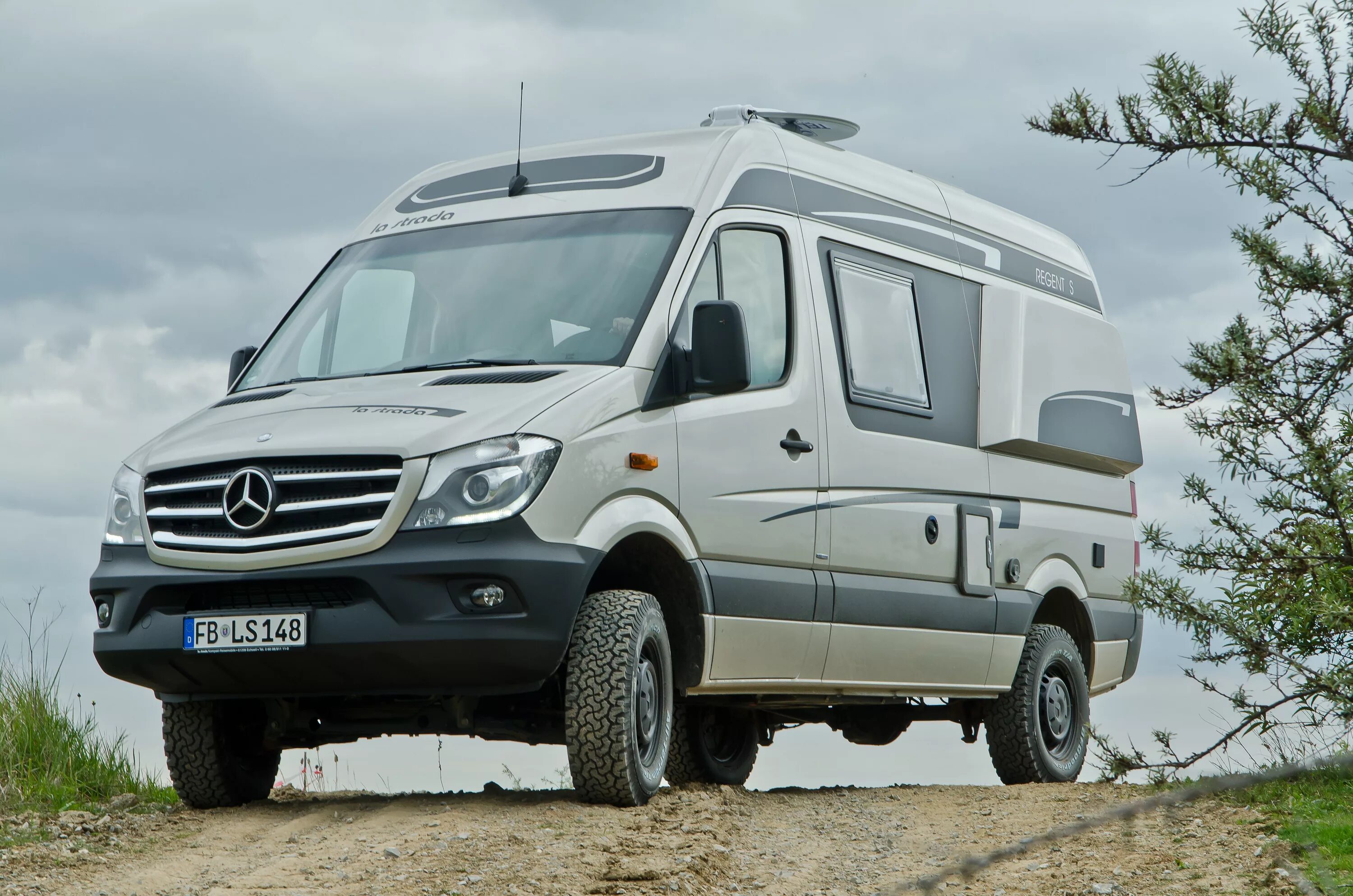 Мерседес спринтер пластиковые. Мерседес Спринтер автодом 4x4. Mercedes Sprinter 4x4 Camper. Мерседес Спринтер 4х4 кемпер. Мерседес Спринтер 4 на 4.