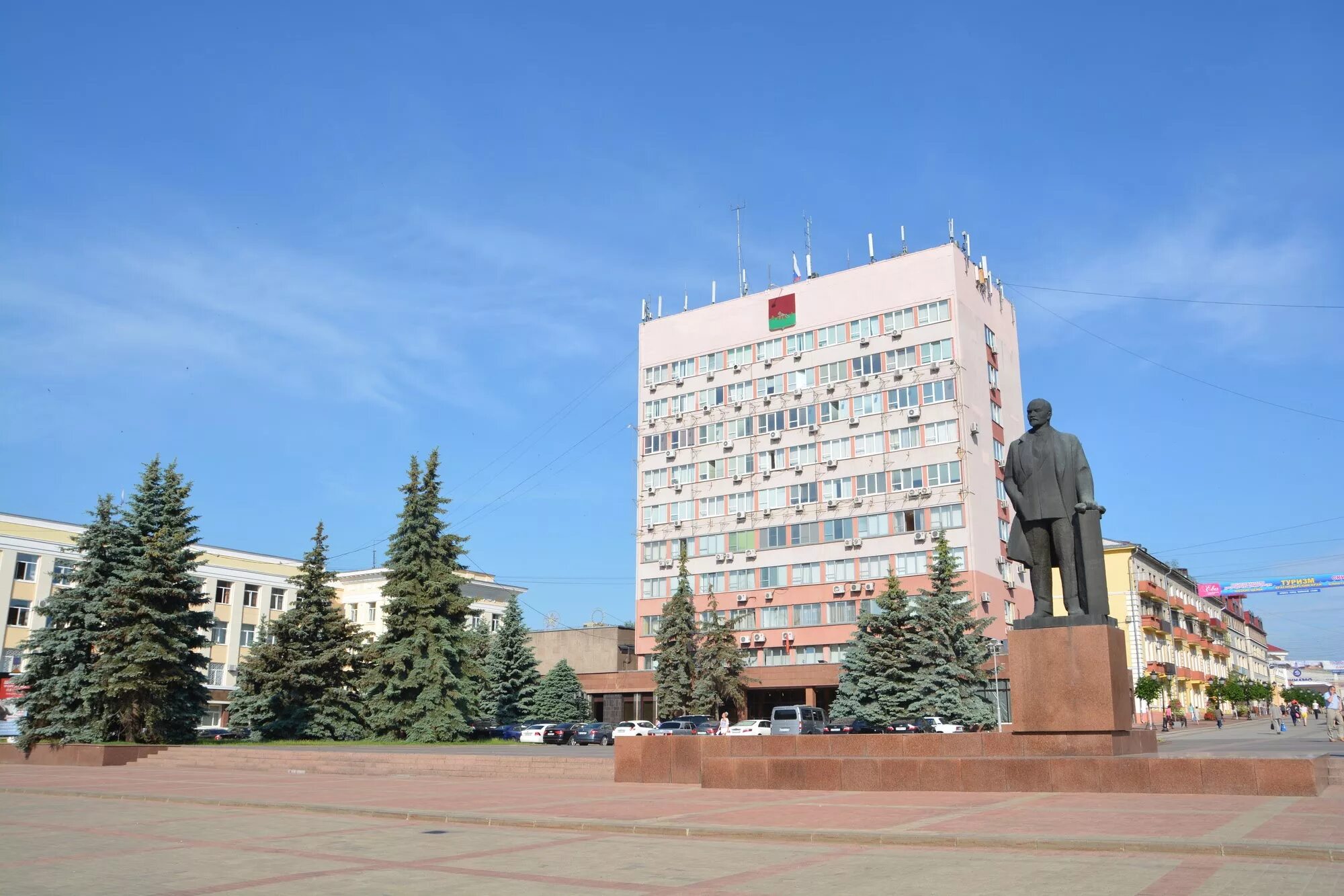 Пл брянск. Площадь Ленина Брянск. Брянский горсовет площадь Ленина. Площадь города Брянска. Площадь имени Ленина Брянск.