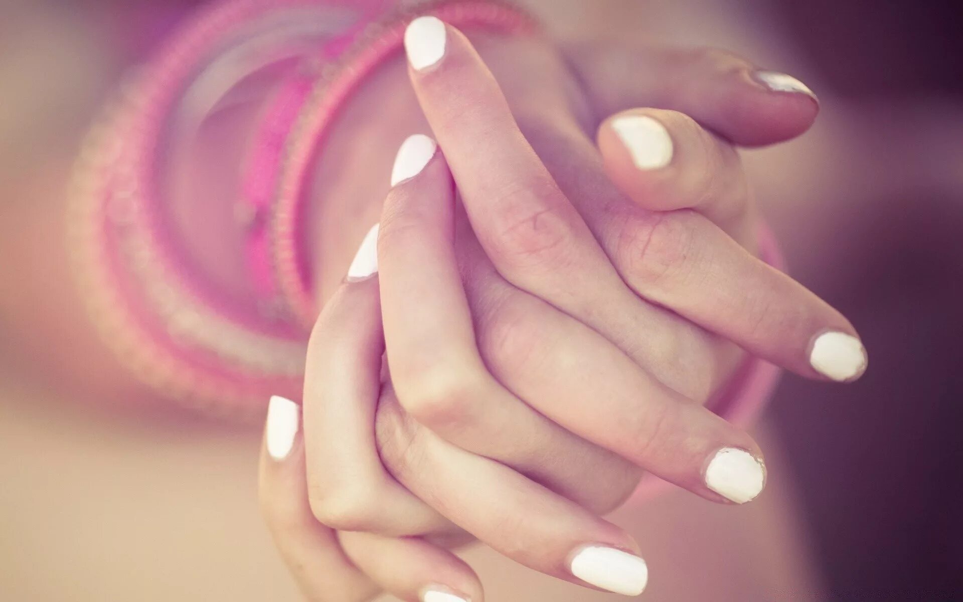 Красивая рука девочка. Маникюр. Рука девушки. Красивые руки. Красивые руки девушки.