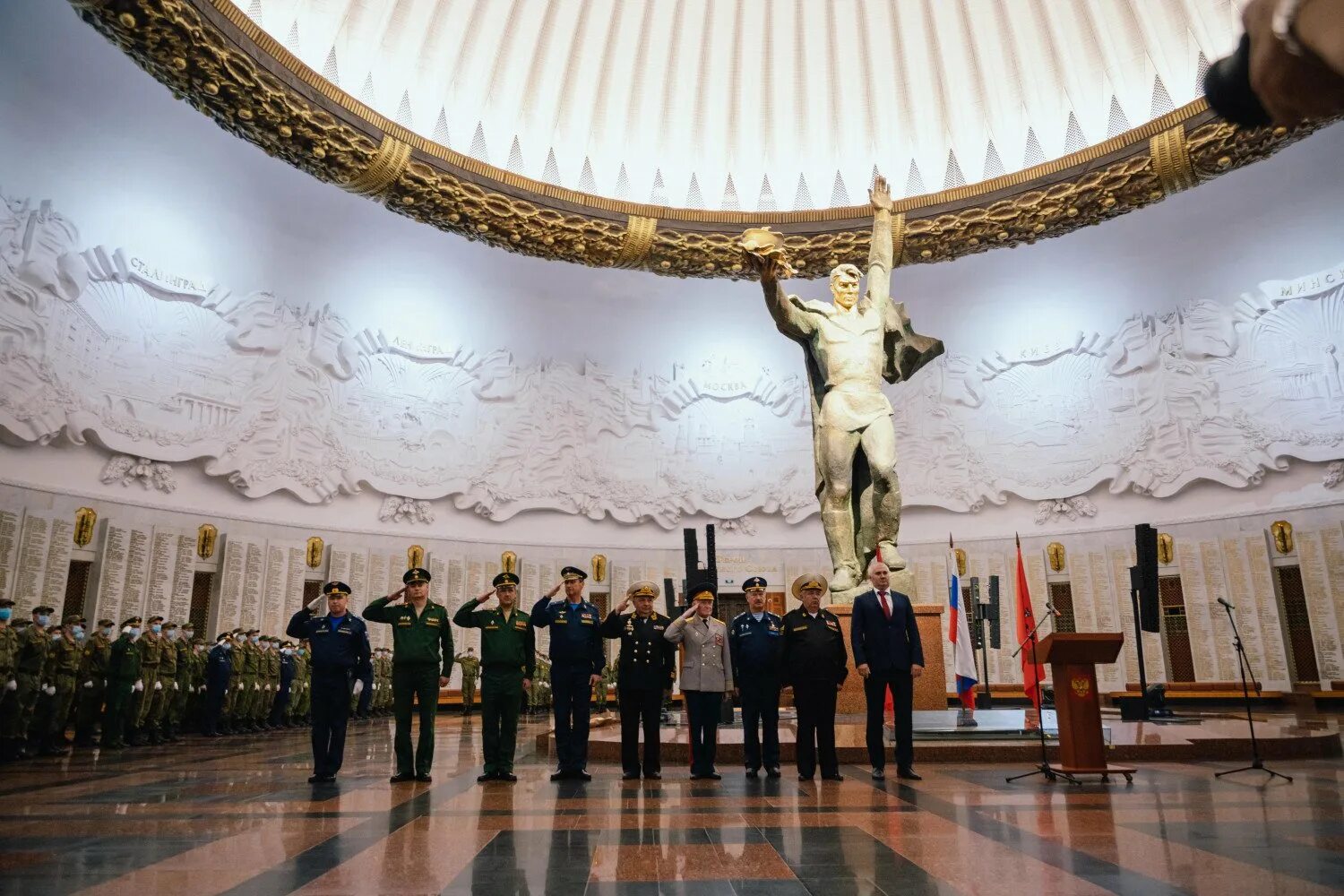 Поклонная гора в москве музей. Поклонная гора музей победы. Зал победы. Музей победы в москве на поклонной. Музей победы в москве на поклонной горе.
