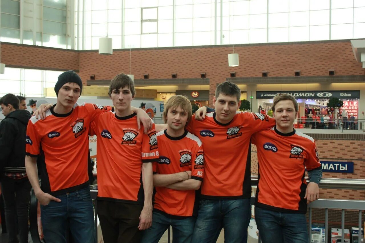 Вп х. Virtus Pro Dota 2 NS состав. Virtus Pro 2013 состав Dota 2. Составы ВП дота 2 2015. Виртус про состав дота 2 2013.