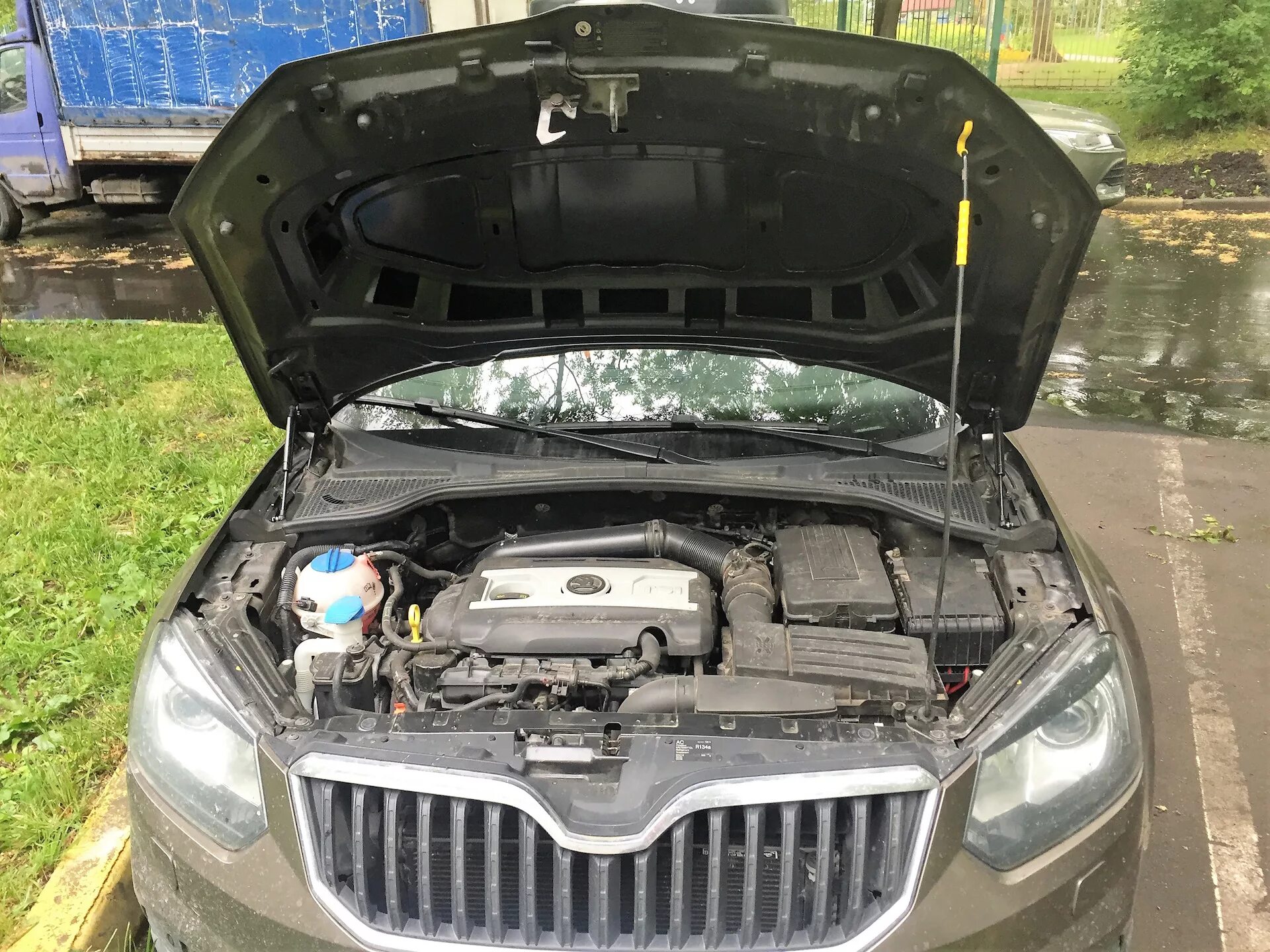 Как открыть капот шкода фабия. Skoda yeti открытие капота. как открыть капот шкода йети. открыть капот йети. skoda yeti как открыть капот.