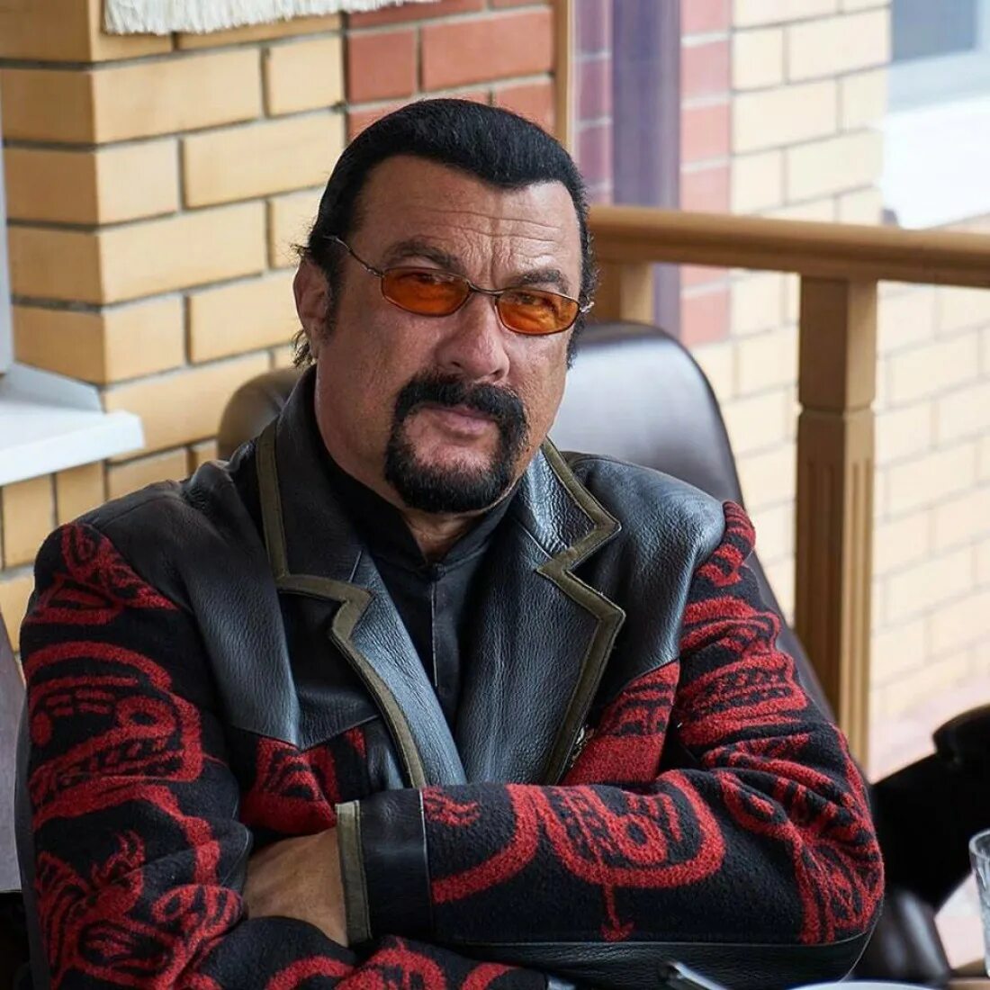Чем сейчас занимается сигал. Стивен сигал. стивен сигал 2025. стивен. стивен сенегал.