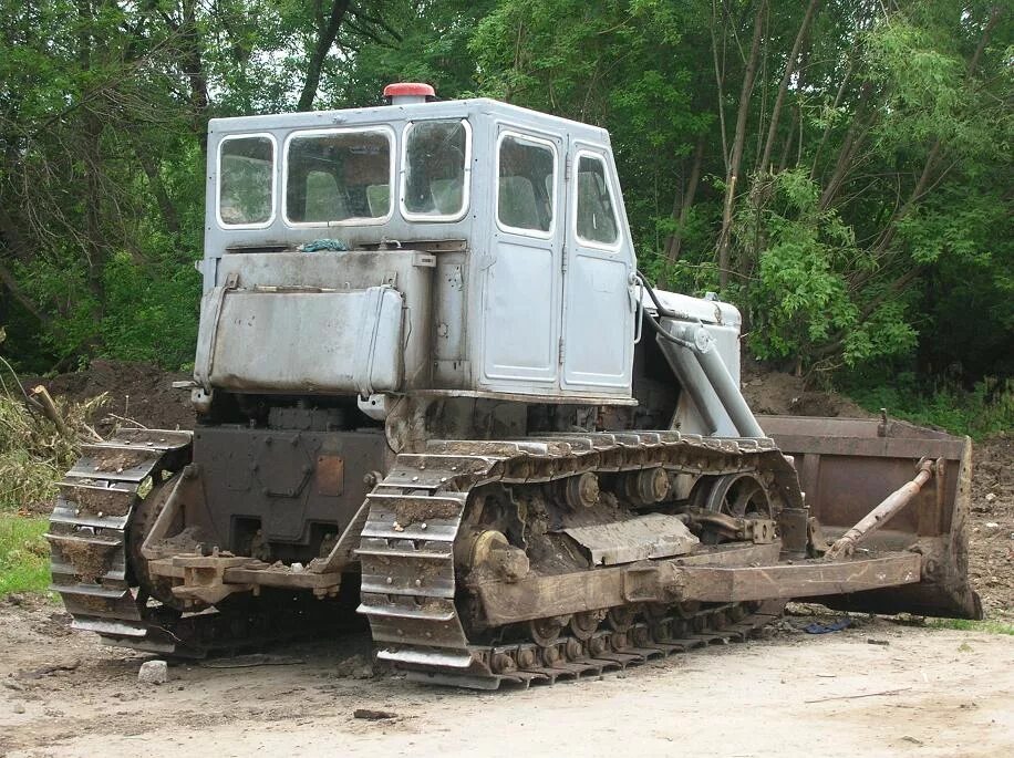 Трактор т 100 чтз. Трактор т-100м чтз. Трактор т 100 чтз. Трактор чтз 100. Советский гусеничный трактор т-100.