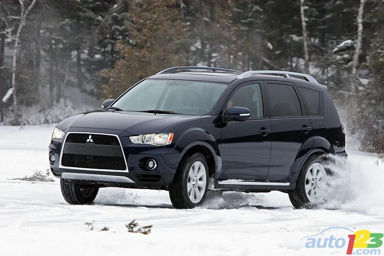 Мицубиси минусы. Аутлендер XL 2010. Митсубиси Аутлендер 2010. Mitsubishi Outlander XL 2010. Митсубиси Аутлендер ХЛ 2010.