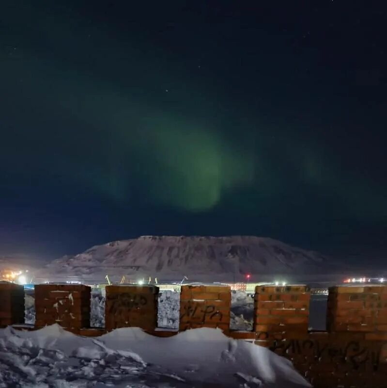 Бастайм норильск. Норильск северное сияние талнах. северное сияние норильск 2025. северное сияние норильск 2025. полярное сияние норильск.