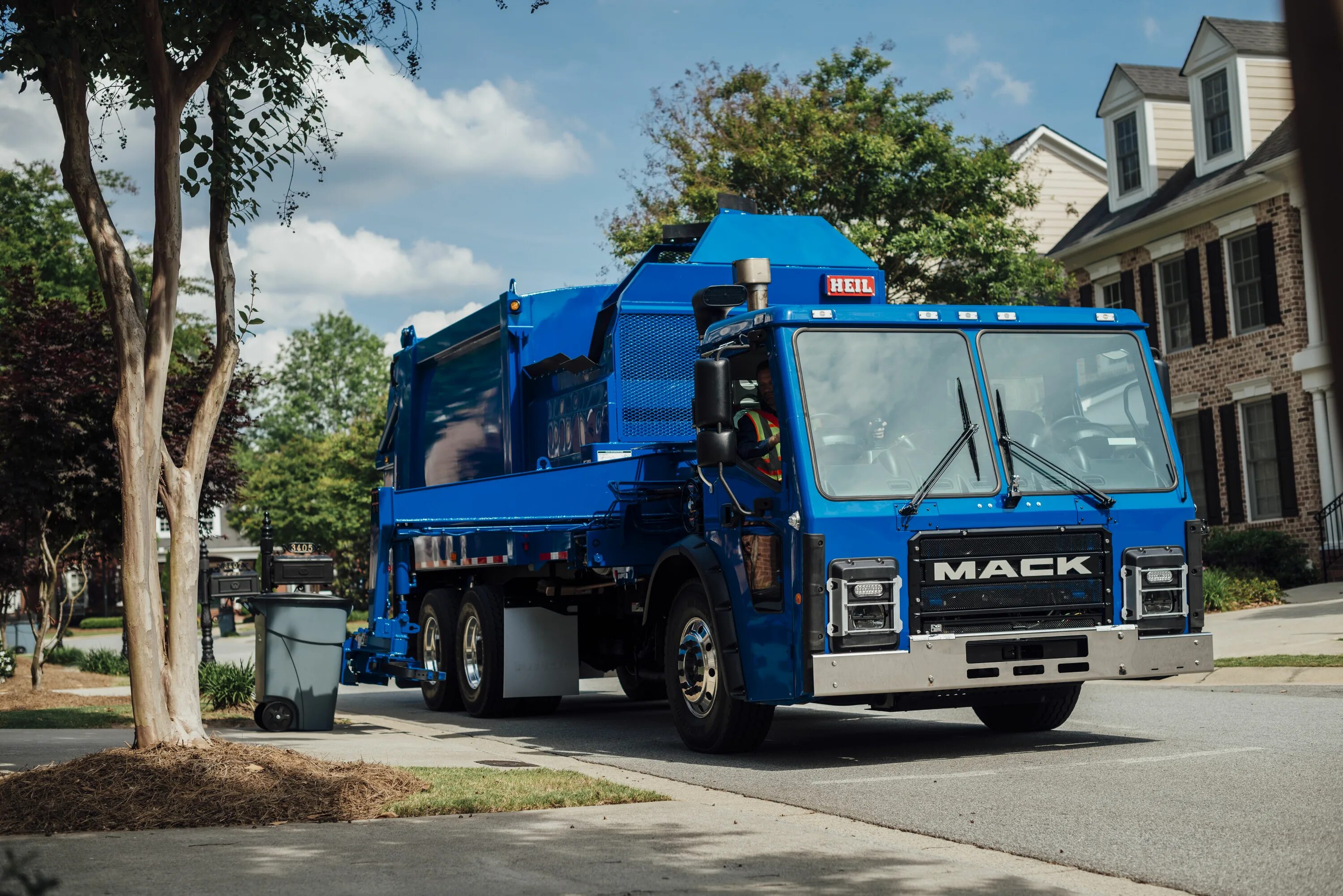 Грузовик мусоровоз. Mack LR грузовик. Мусоровоз Mack LR. Mack LR мусоровоз waste. Мусоровоз Mack Truck.