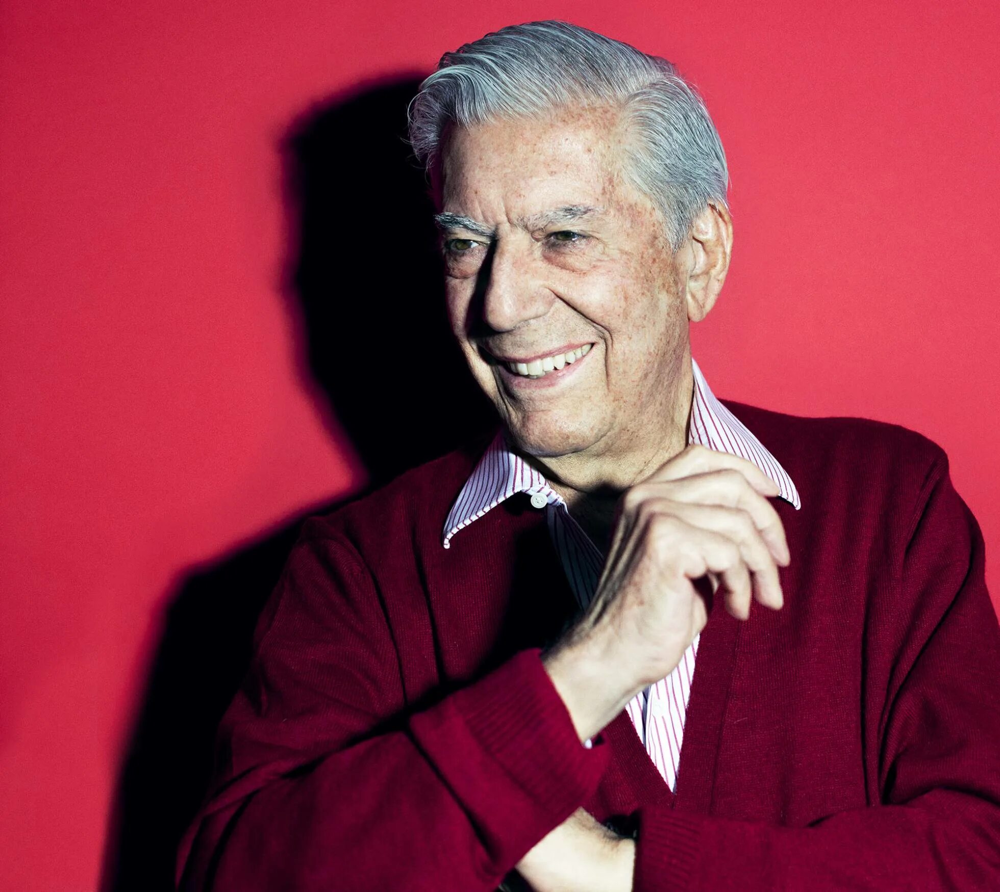 Марио варгас льоса в молодости. Варгас льоса. Mario vargas llosa. Марио варгаса льосы. Варгас льоса.