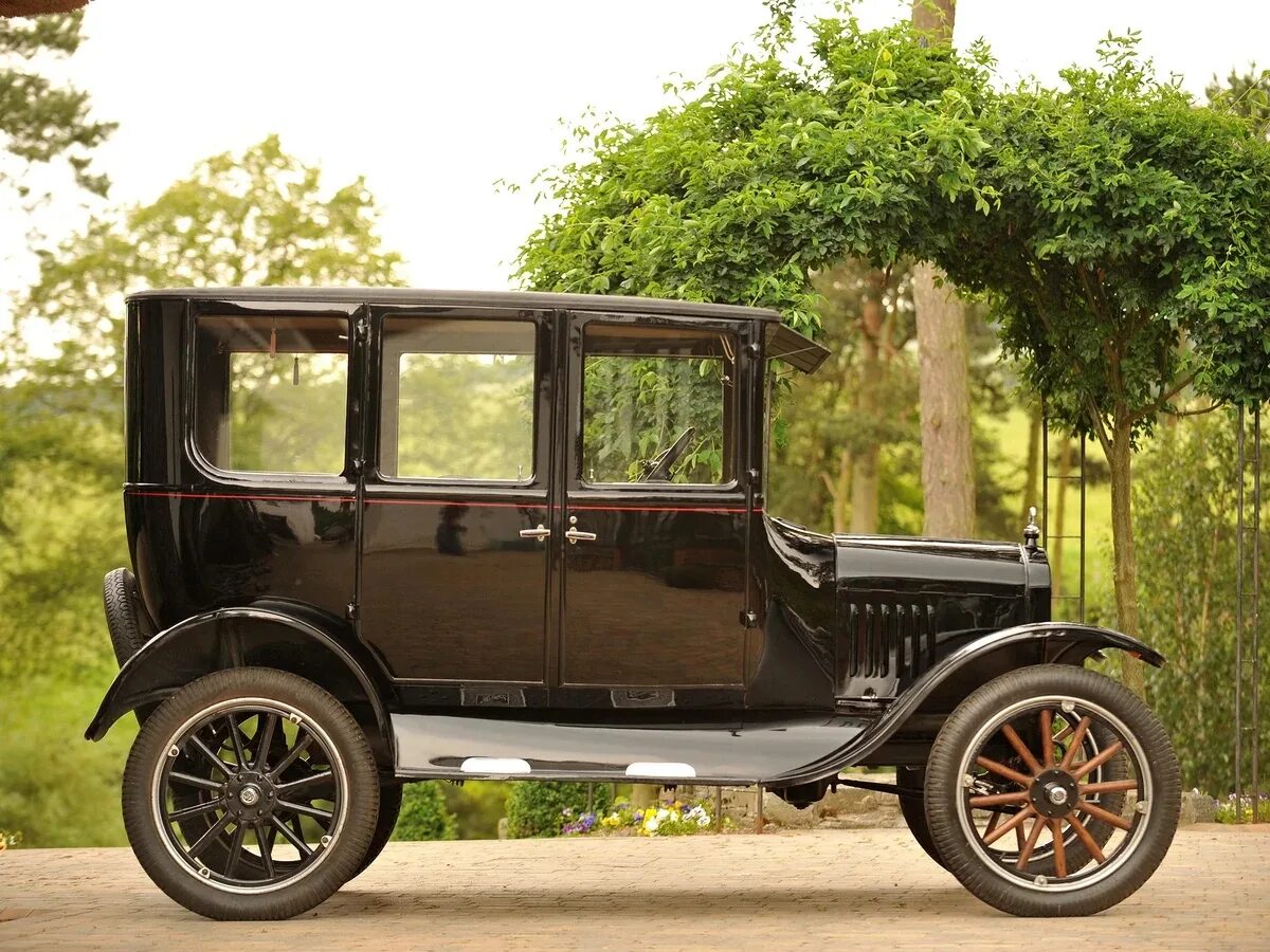 Первые серийные автомобили. 1923 Ford model t Tudor sedan. Ford model t 1923 Fordor. Форд модель т 1908. Ford model t 1923.