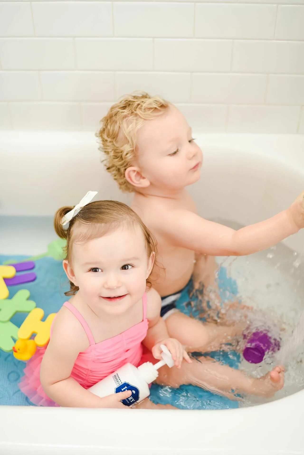 Child bath. Девочка Bath time. Kids Bath time девочки. Kids Bath time девочки честное. Діти after Bath.