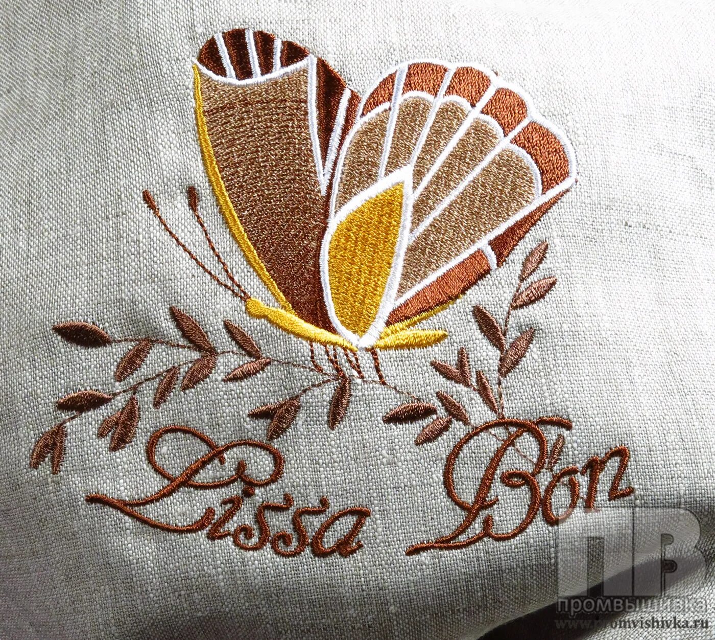 вышить на одежде рисунок. вышивка гладью на одежде. современная вышивка на одежде. современная вышивка на футболках. легкая вышивка на футболке.