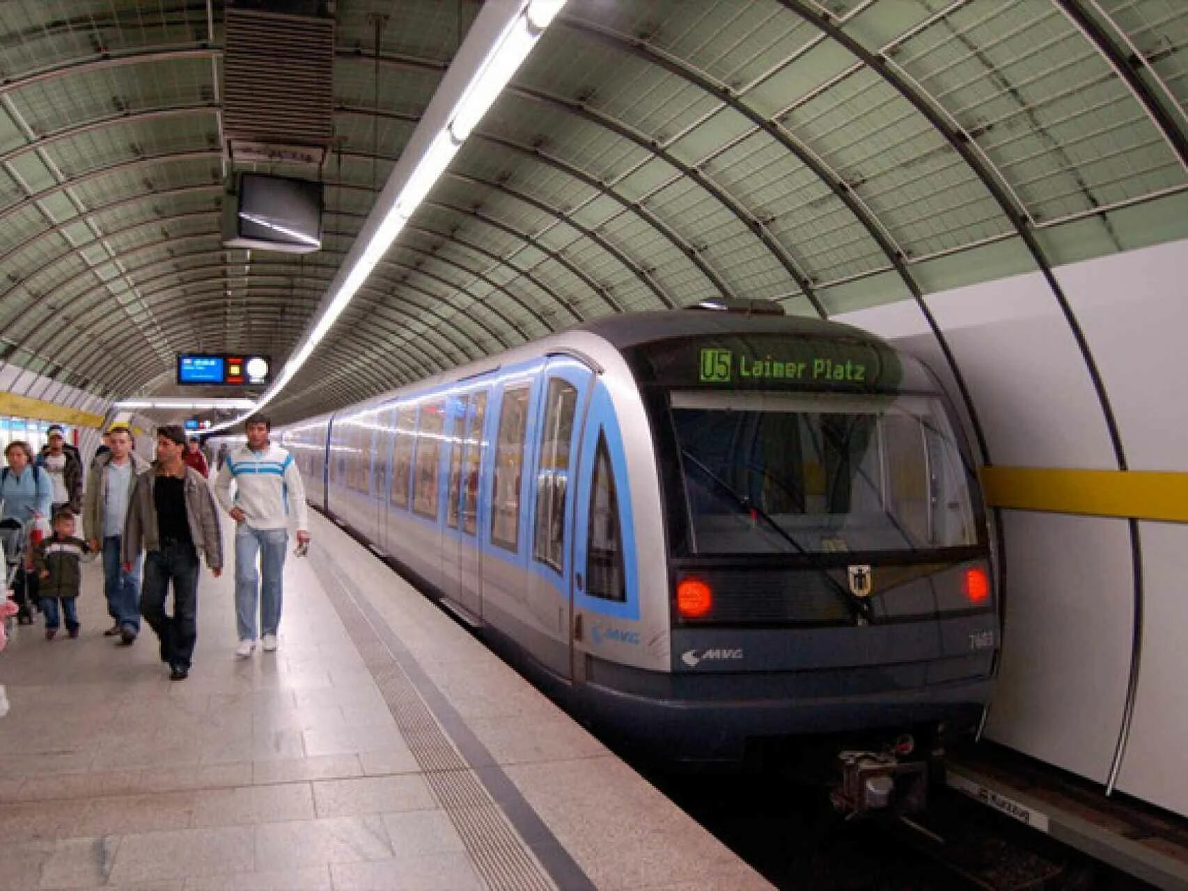 Метро линг. Метро мюнхена. метро мюнхена поезда. поезд берлинского метро. поезда метро берлина.