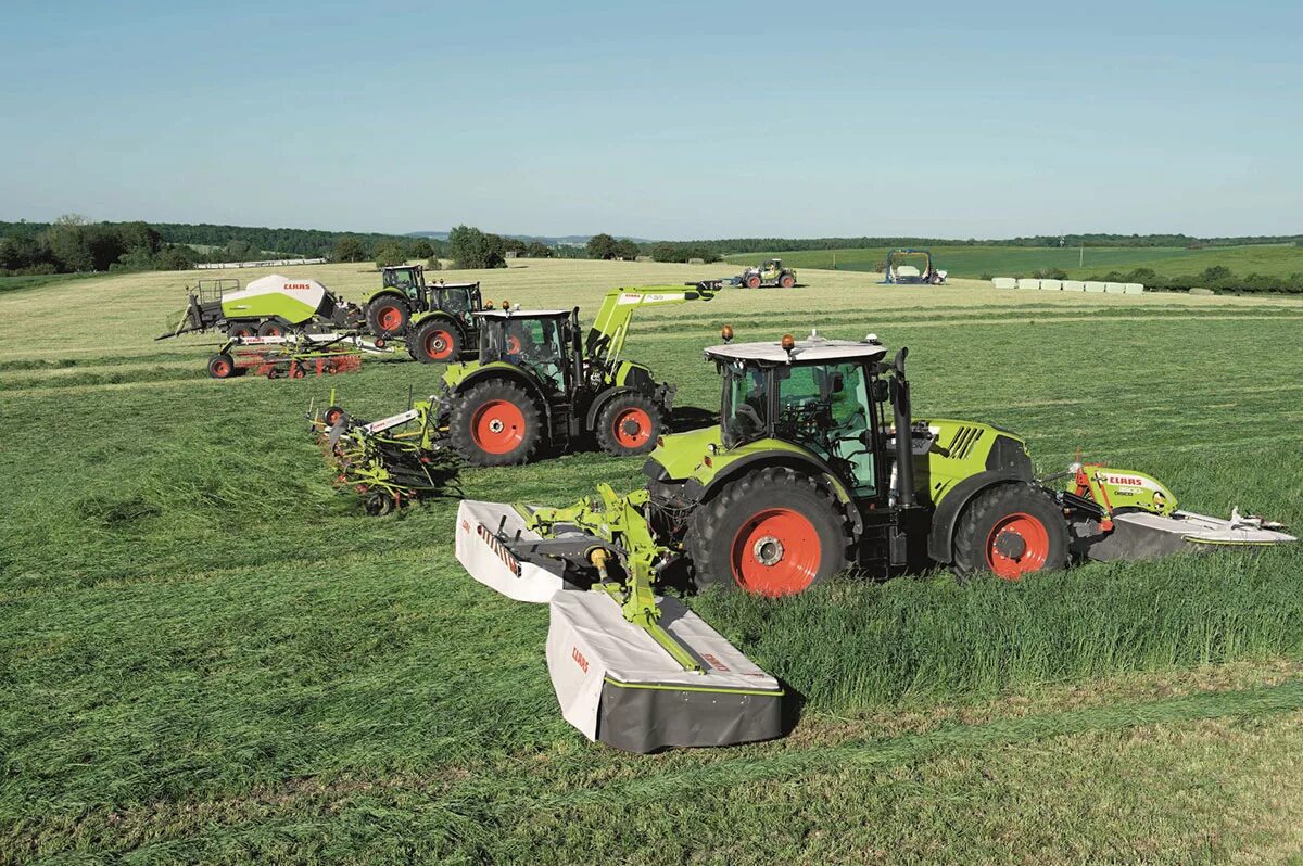 Сельхозтехника CLAAS. Трактор Клаас с сенокосом. Трактор CLAAS В поле. Трактор для силоса.