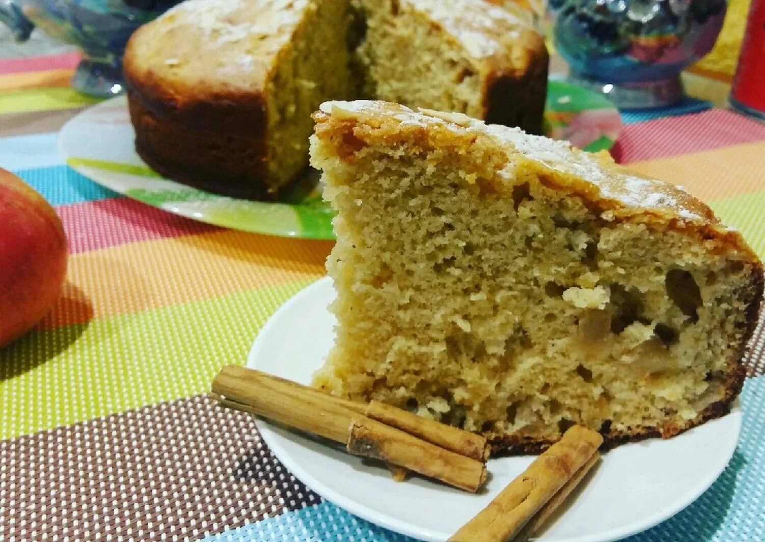 Пирог со сгущенкой. Пирог со сгущенкой к чаю. Пирог со сгущёнкой в духовке. Шарлотка на сгущённом молоке. Рецепт пирога с сгущенкой в духовке