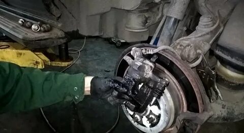 Видео как поменять тормозной