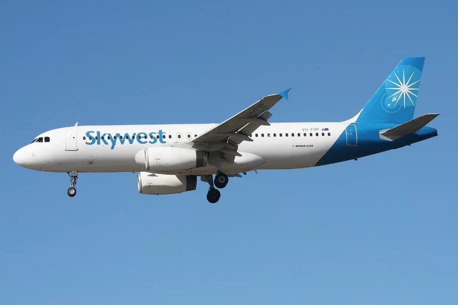 A320 s2h. Airbus a320-231. самолет справа. american express airplane.