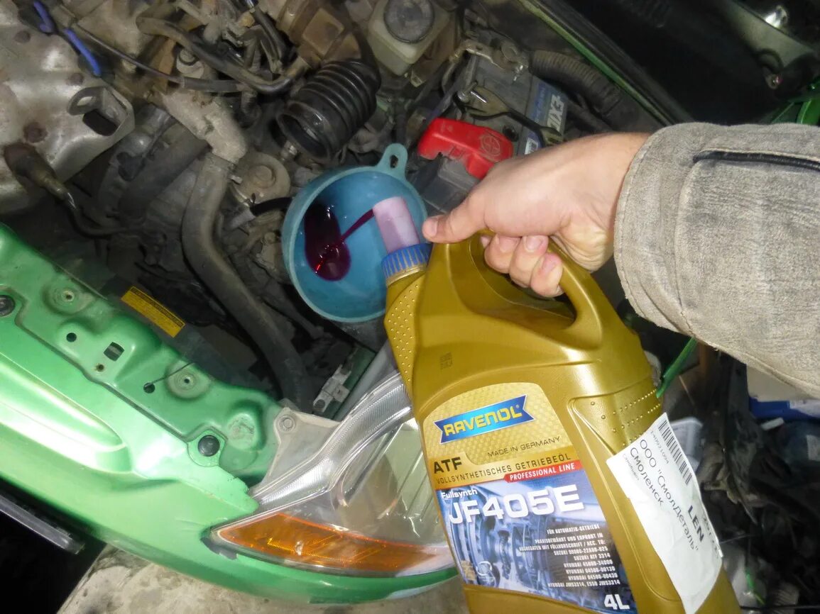 Масло в шевроле спарк м300. Шевроле спарк 2006 масло в коробку. chevrolet spark уровень масла акпп. масло для двигателя шевроле спарк м200. масло в коробку механика шевроле лачетти.