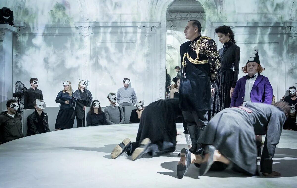 Черный русский. Дубровский иммерсивный спектакль. Екатерина вилкова черная молния. Чёрная молния фильм 2009 машина. Глеб калюжный сериалы 2022.