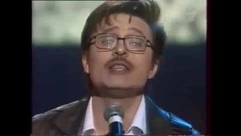 Кто поет целовать песок
