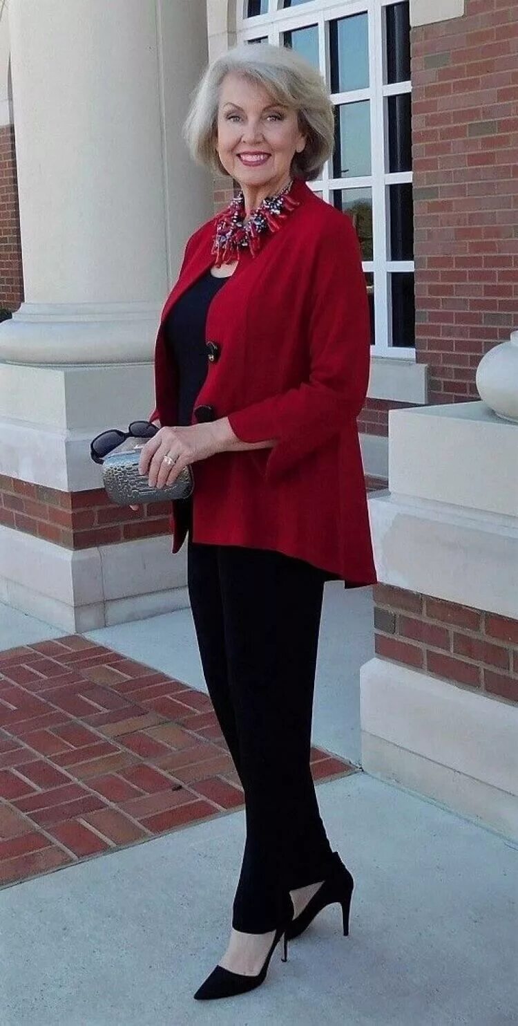 Стильная одежда для женщин после 50. Модная одежда для пожилых женщин. Выглядеть за 50 модно. Образы для женщин 60+ стильные. Одежда для женщин элегантного возраста.