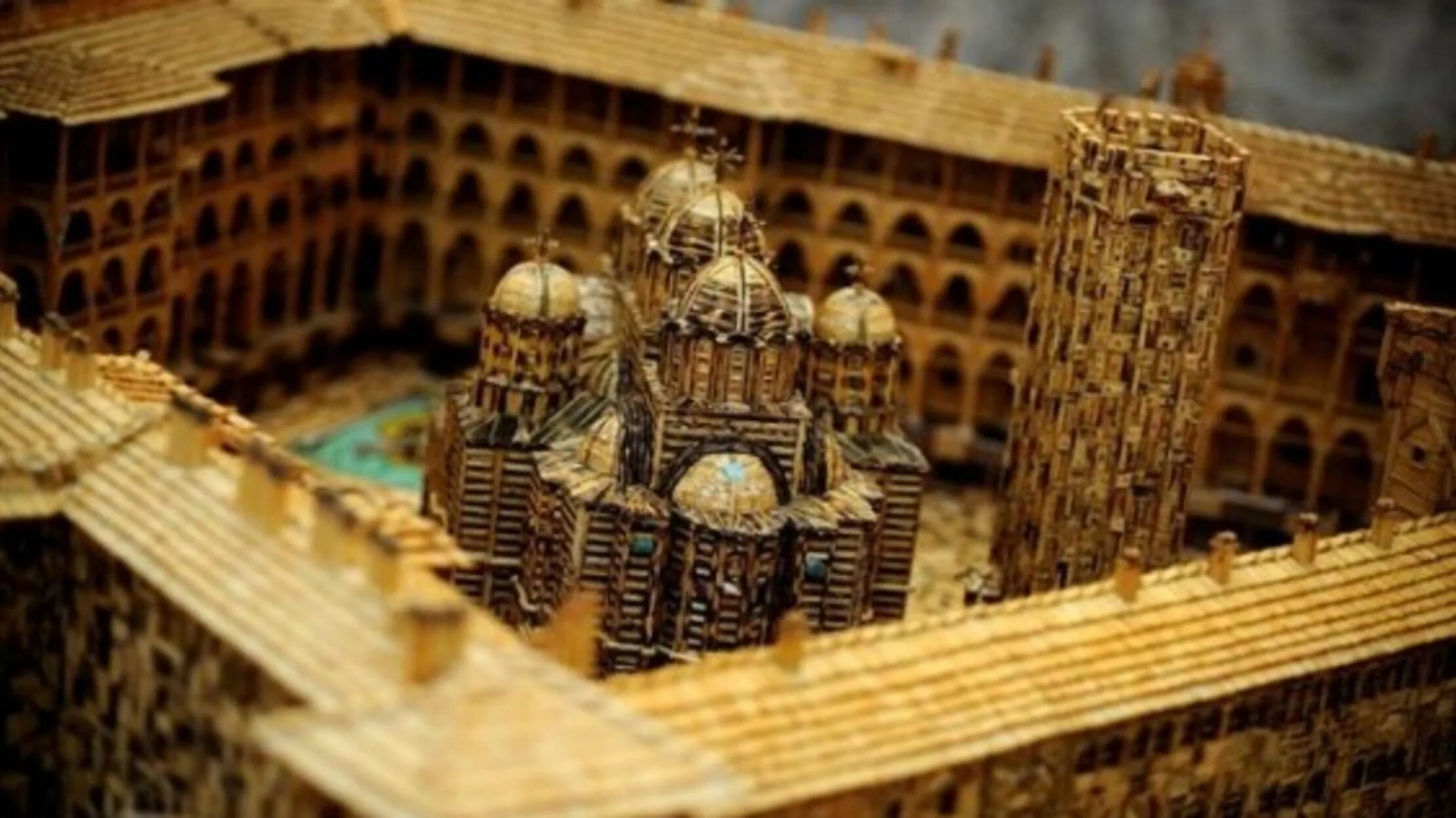 поделки из картона. самолет из картона. модель боинга 777 из бумаги. масштабы в моделировании. минас тирит в реальности.