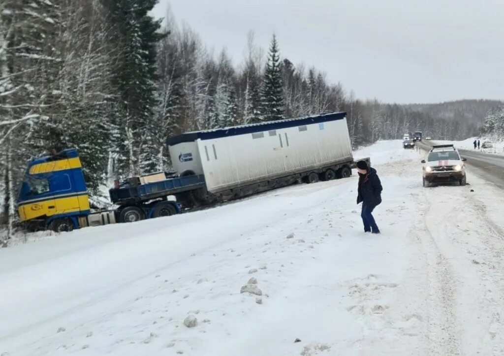 Дорога ханты уват. Трасса м12. Ханты мансийск уват. Старый уват. Дтп трасса тюмень ханты мансийск.