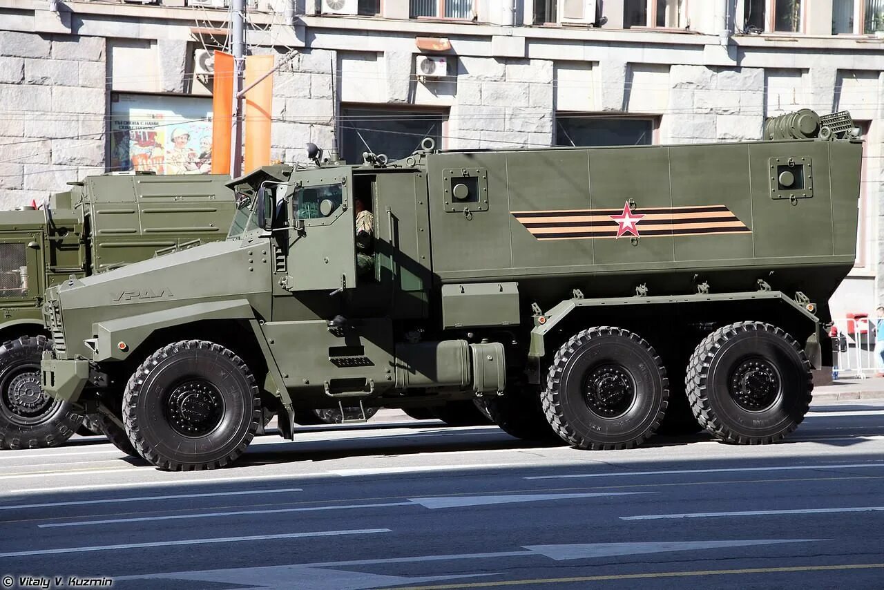 Новый военный урал 63095. Урал 63095. Бронеавтомобиль тайфун урал 63095. Урал 63095 шасси. Тайфун 63095.