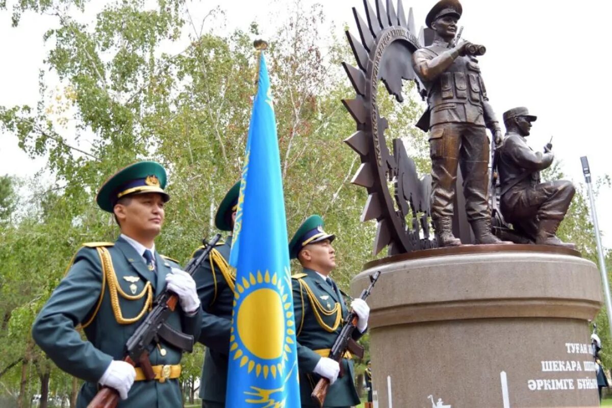 30 августа 18. Пограничная служба Республики Казахстан. Памятник пограничникам всех поколений. С днем пограничника РК. День пограничника в Казахстане.