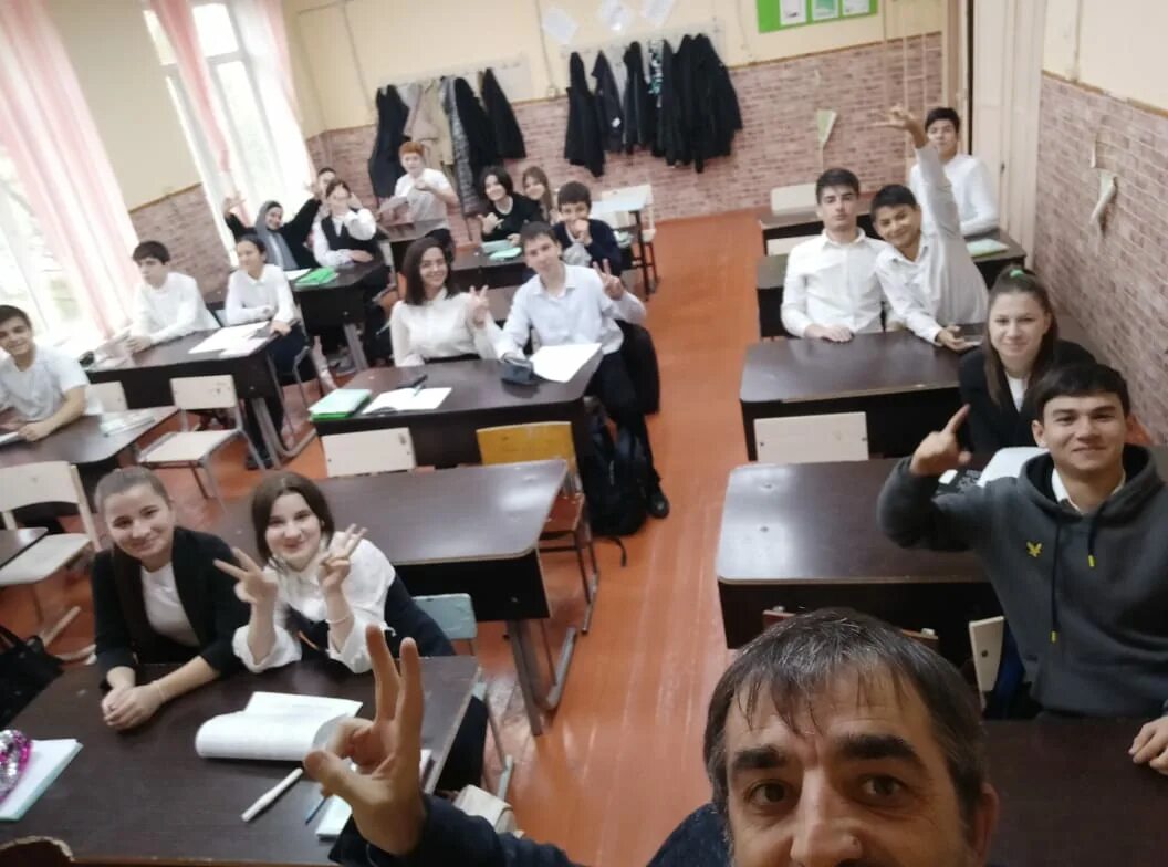Избербаш телеграм. Класс в школе. 12 школа избербаш. мбоу ясненская сош ученицы старших классов 2025. избербаш 12 школа 22.