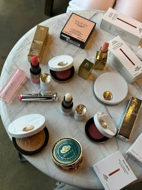 База оригинальной косметики. Поставщик оригинальной косметики. Поставщики косметики. Косметика. Много косметики.